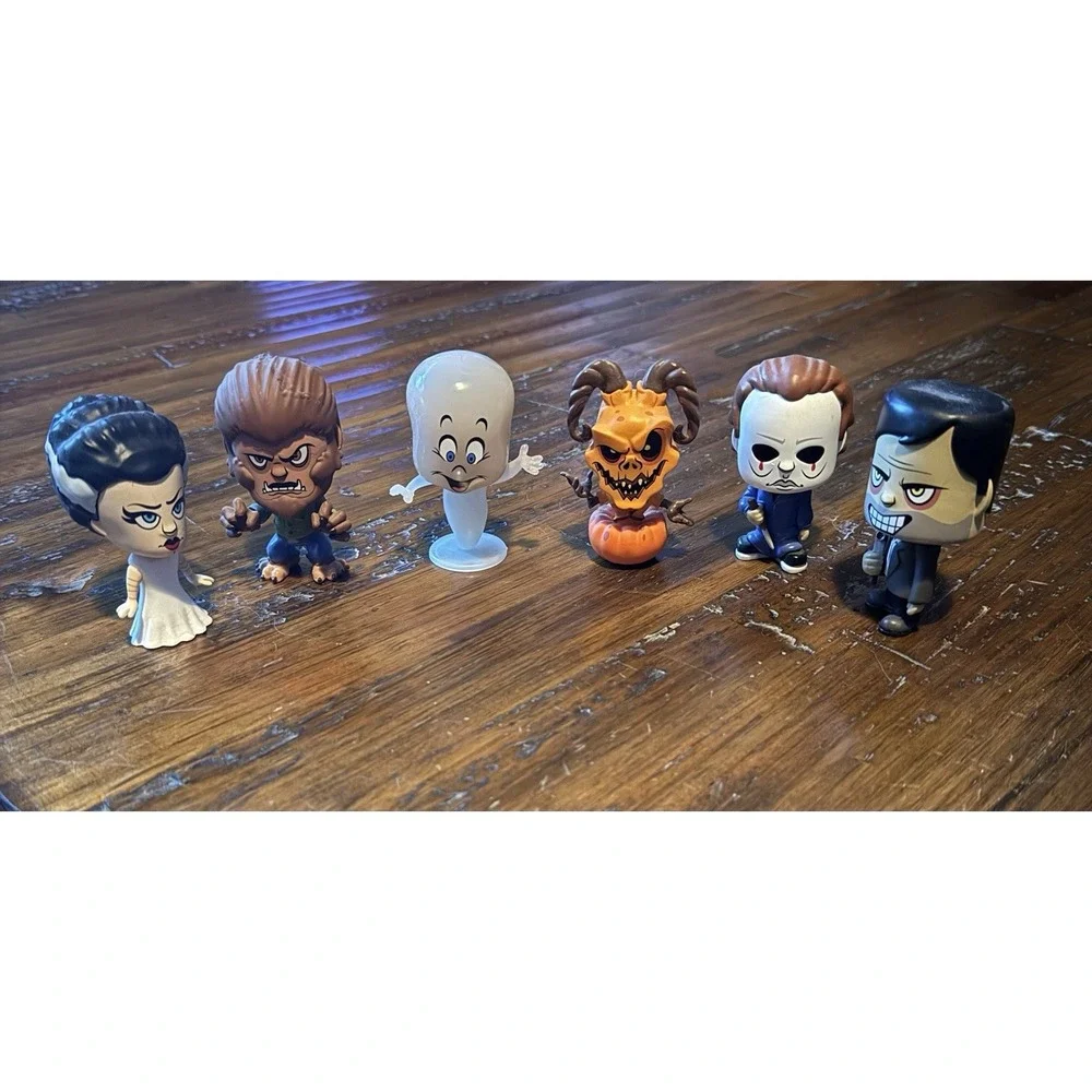HHN Halloween Horror Nights 2022 Studio Screamers Full Set Chase Casper Myers